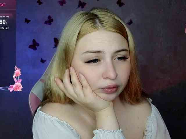 BlondeBond webcam