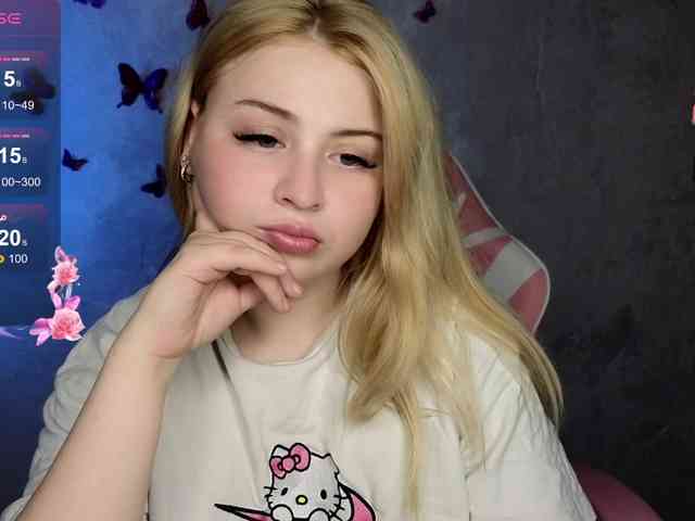 BlondeBond webcam