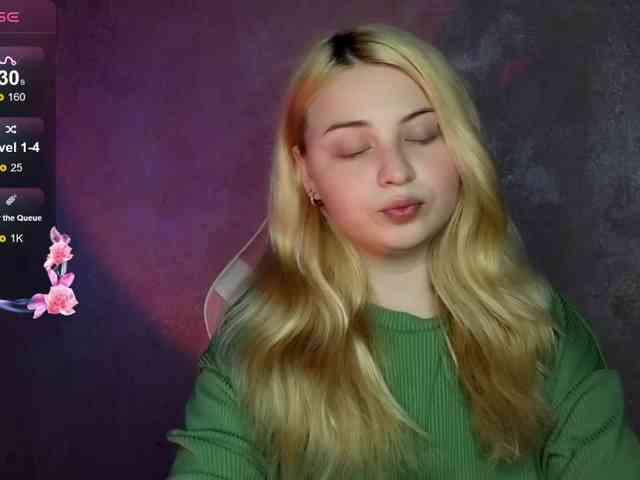 BlondeBond webcam