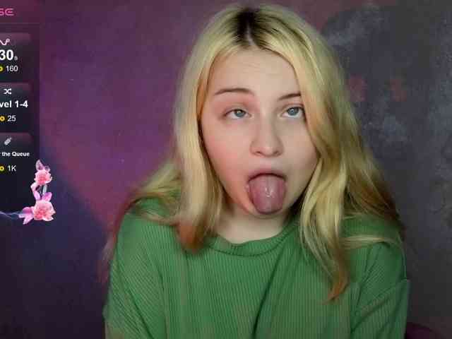 BlondeBond webcam