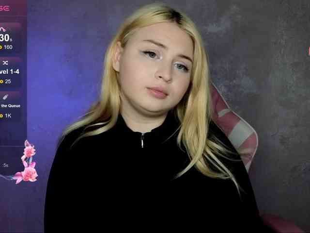 BlondeBond webcam