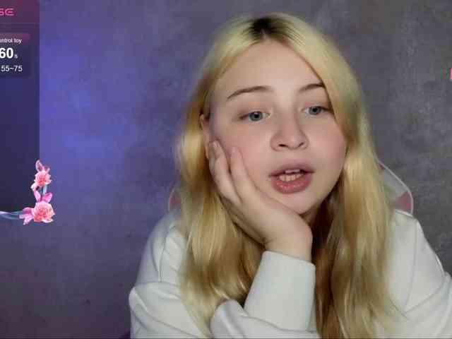 BlondeBond webcam