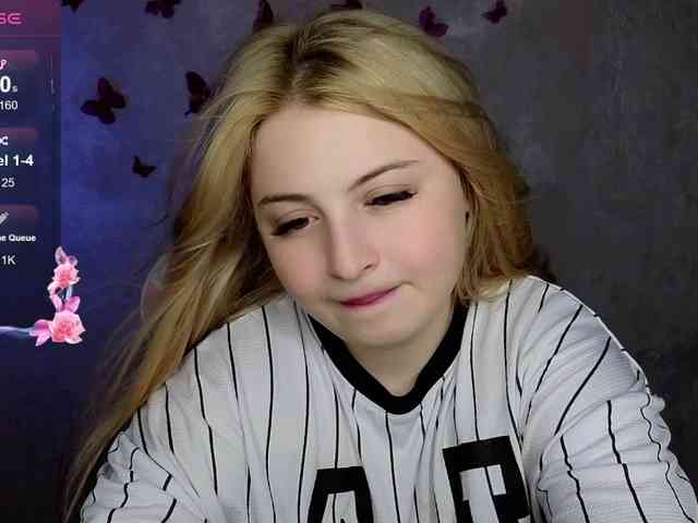 BlondeBond webcam