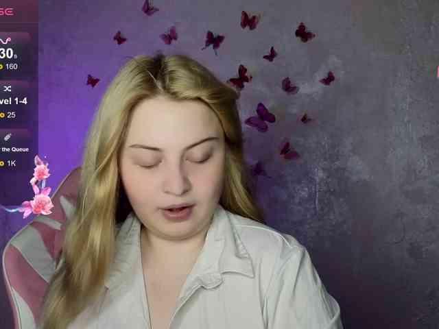BlondeBond webcam
