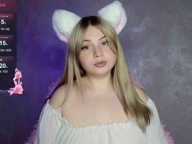BlondeBond webcam