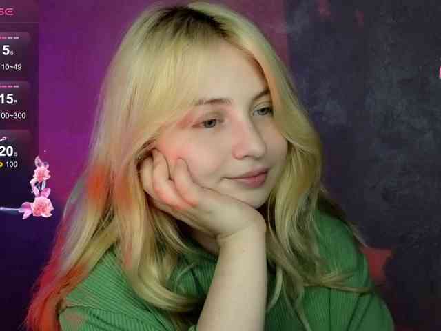 BlondeBond webcam