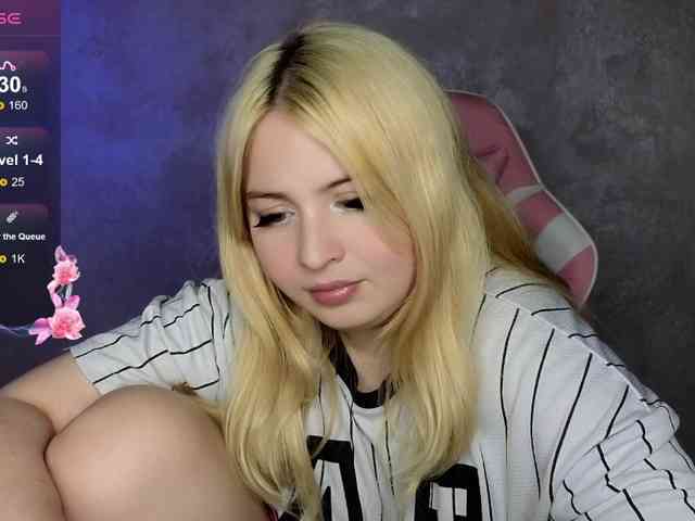 BlondeBond Live Webcam on BongaCams