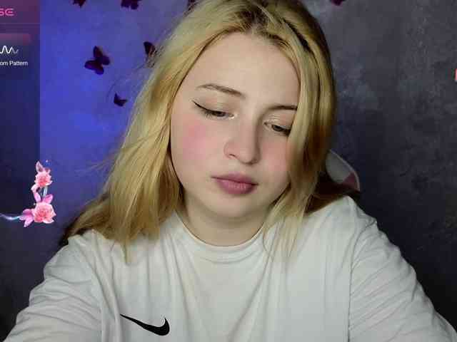 BlondeBond webcam