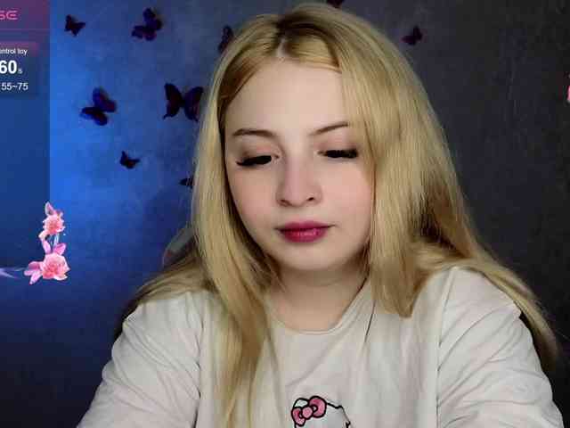 BlondeBond webcam