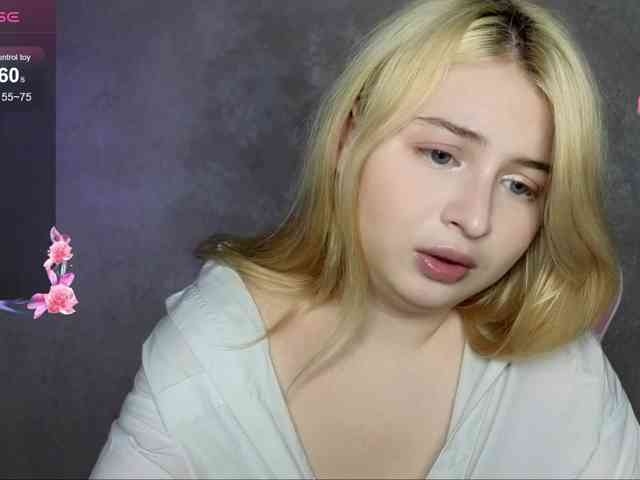 BlondeBond webcam