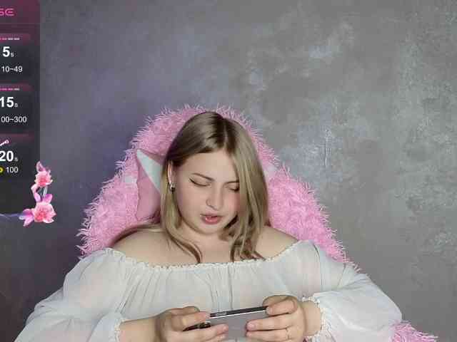 BlondeBond webcam