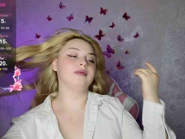 BlondeBond webcam