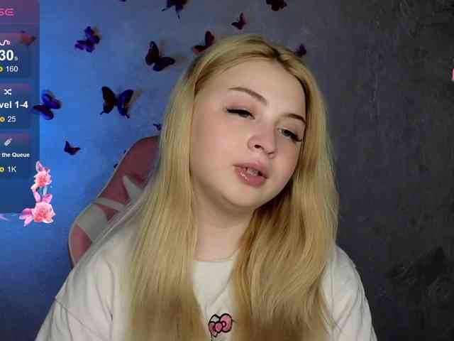 BlondeBond webcam