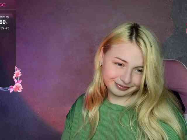 BlondeBond webcam