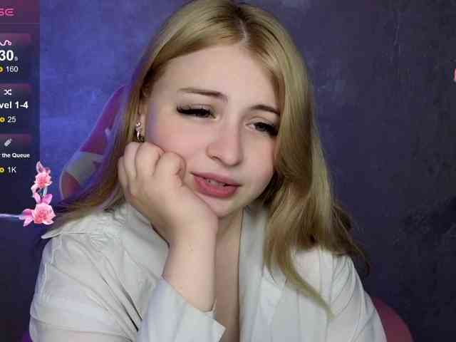 BlondeBond webcam