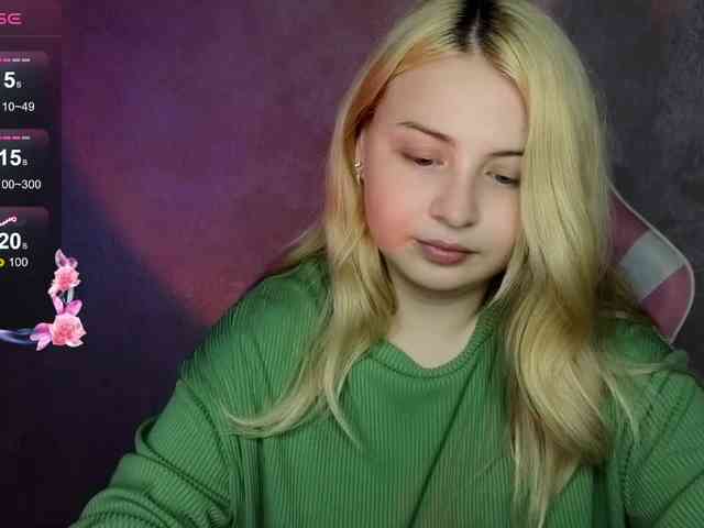 BlondeBond webcam