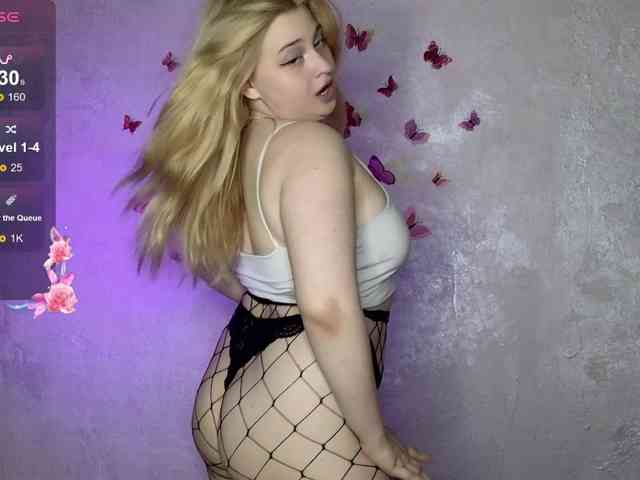 BlondeBond webcam