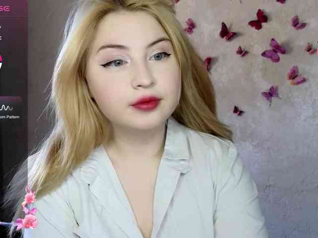 BlondeBond webcam