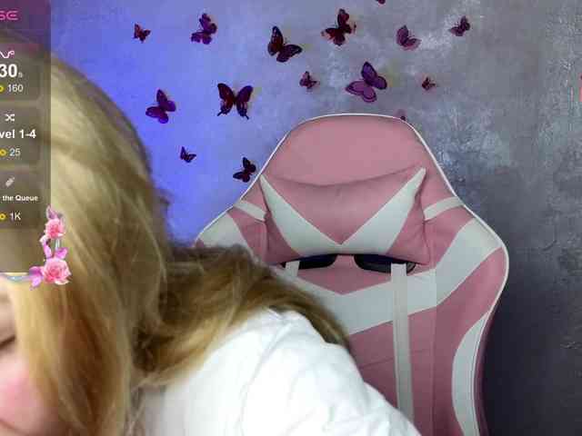 BlondeBond webcam
