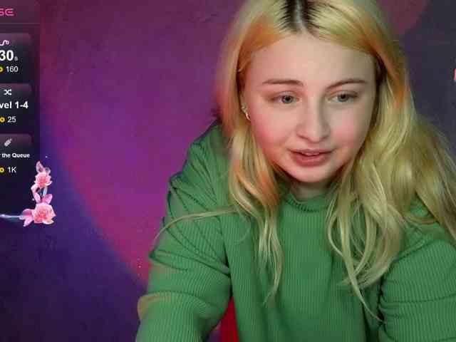 BlondeBond webcam