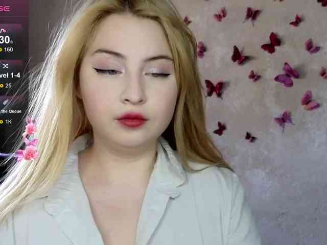 BlondeBond webcam
