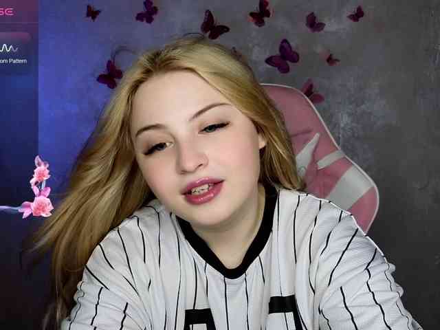 BlondeBond webcam