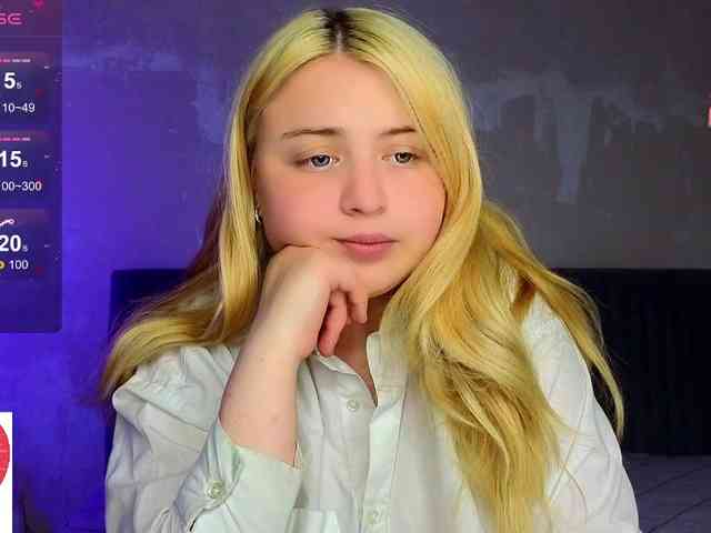 BlondeBond webcam