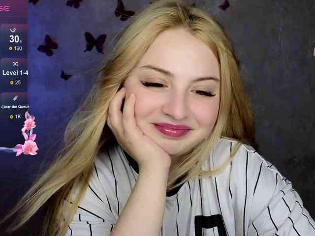 BlondeBond webcam