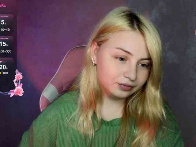 BlondeBond webcam