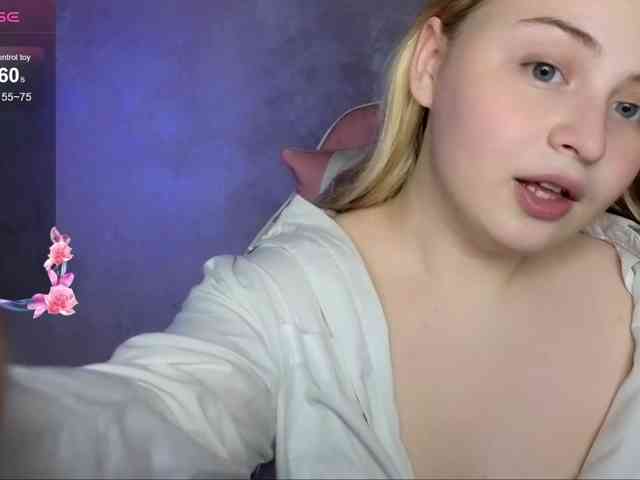 BlondeBond webcam