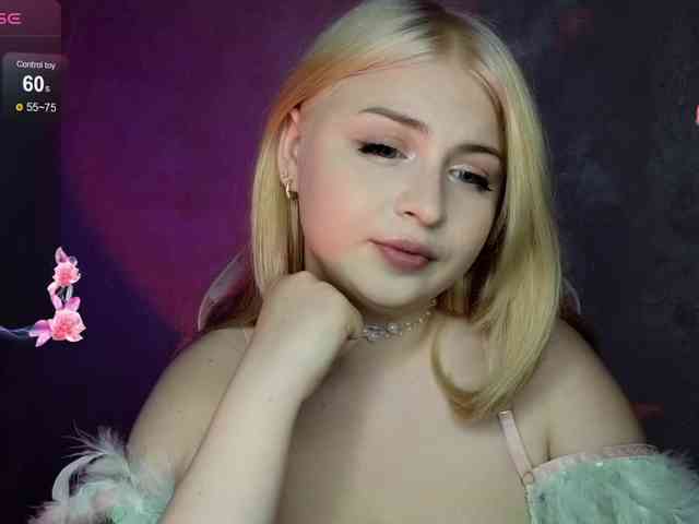 BlondeBond webcam