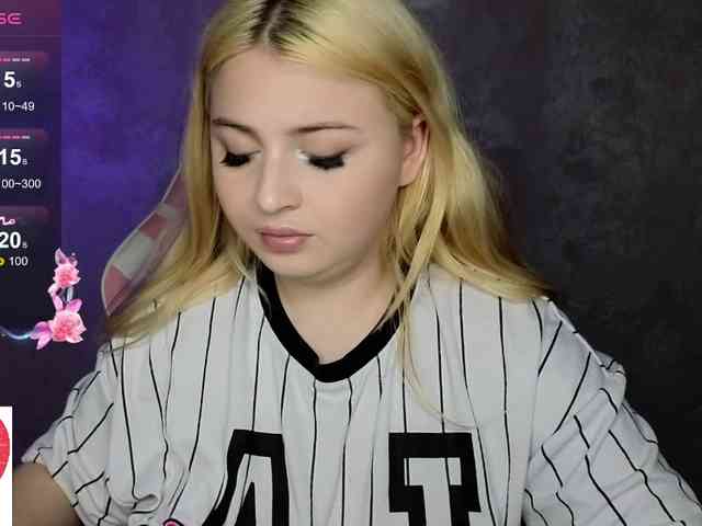 BlondeBond webcam