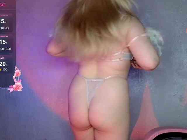 BlondeBond webcam