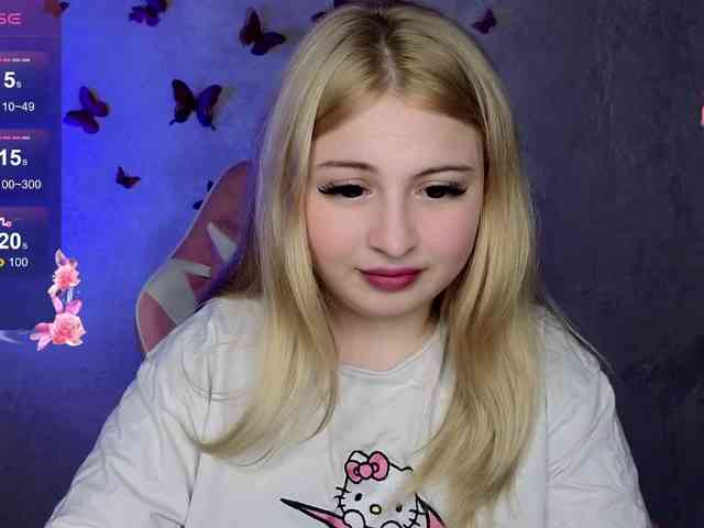 BlondeBond webcam
