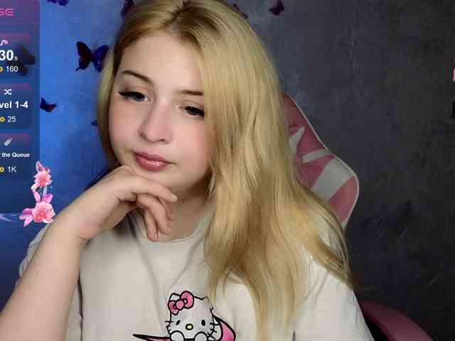 BlondeBond webcam