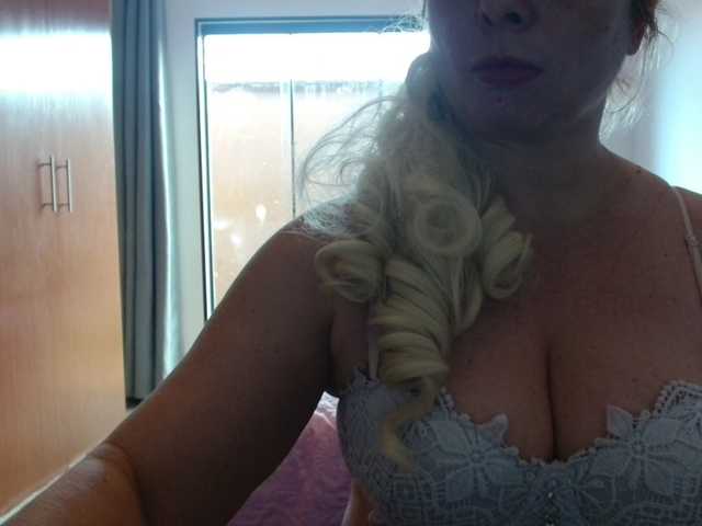 sexymommy77 webcam bongacams model stream image