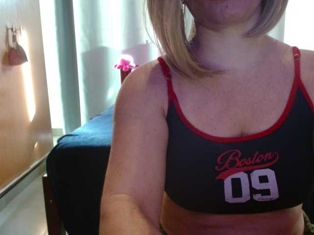 Jussara-Milf on BongaCams 