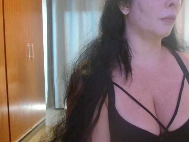 Jussara-Milf's BongaCams show and profile