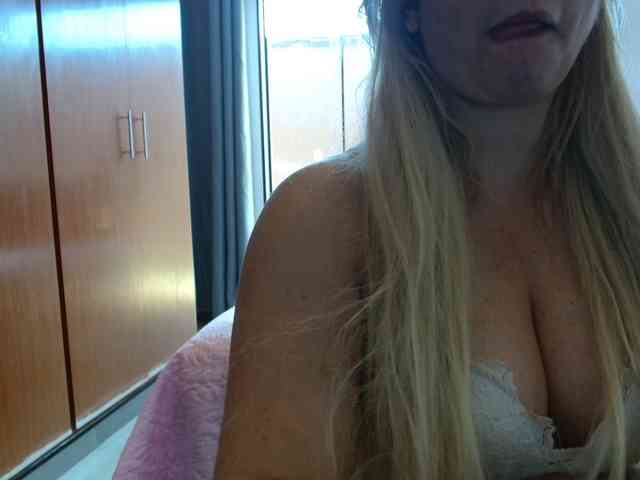 sexymommy77 webcam