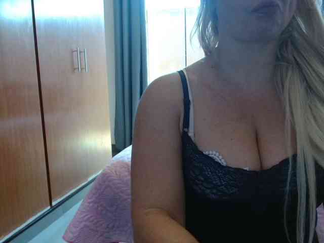 sexymommy77 webcam