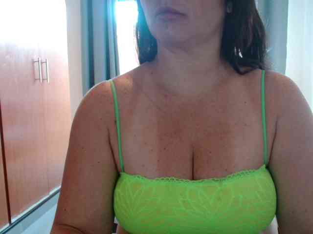 sexymommy77 webcam