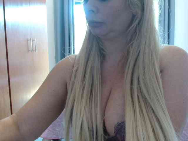 sexymommy77 webcam