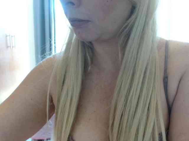 sexymommy77 webcam
