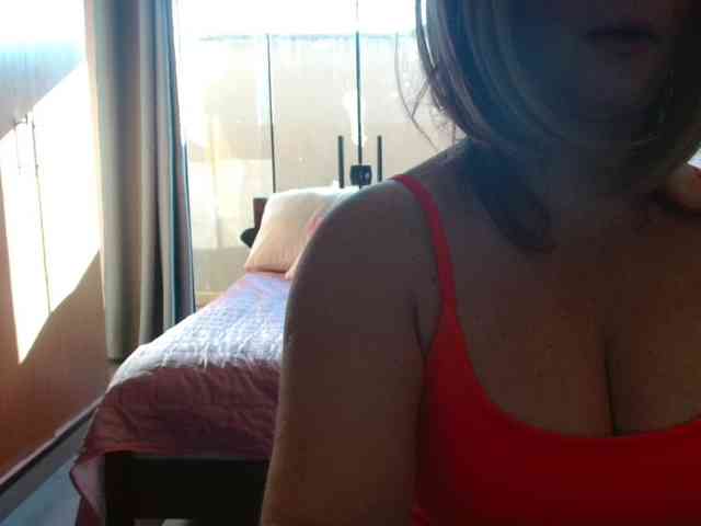 JussaraMilf webcam