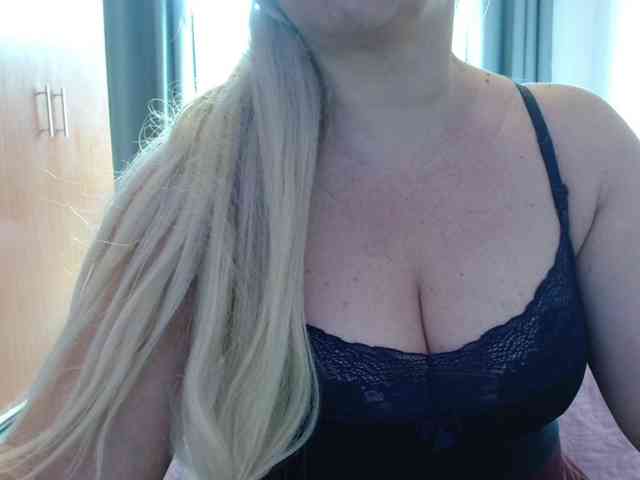 sexymommy77 webcam