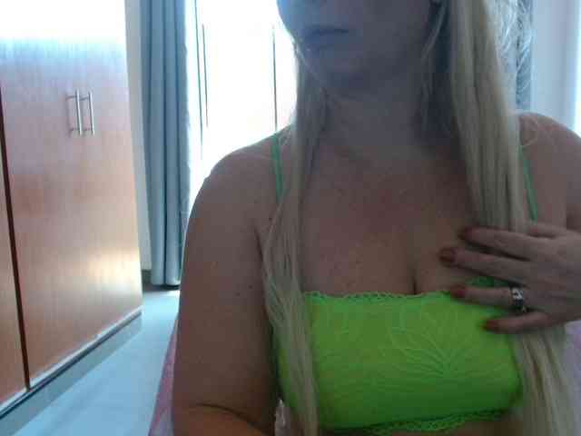 sexymommy77 webcam