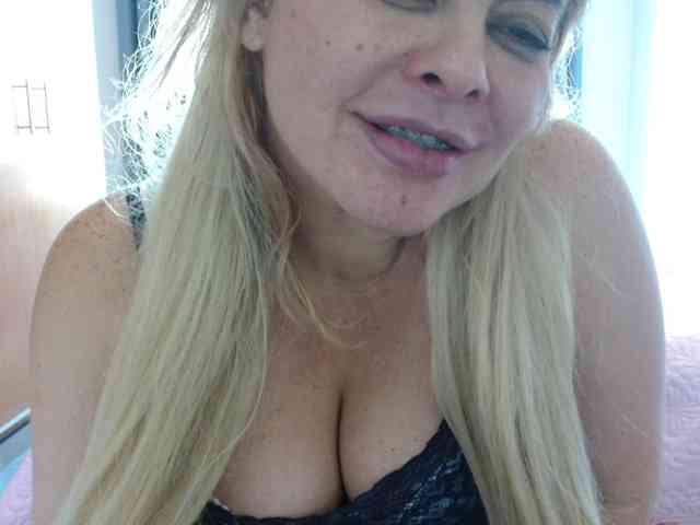 sexymommy77 webcam