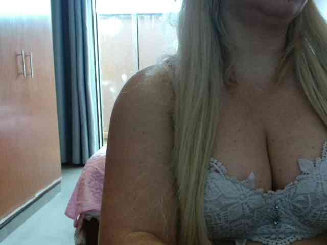 sexymommy77 webcam