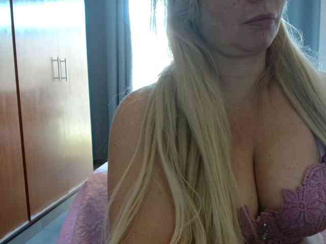 sexymommy77 webcam
