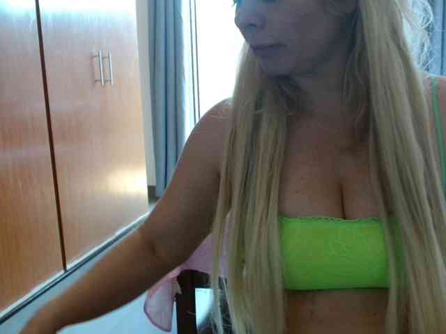 sexymommy77 webcam
